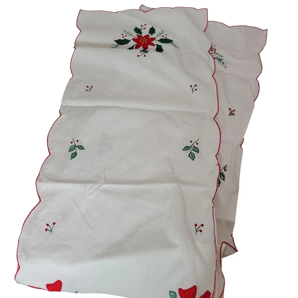 Vintage Christmas Table Runner applique Embroidered Poinsettia Scalloped Edge